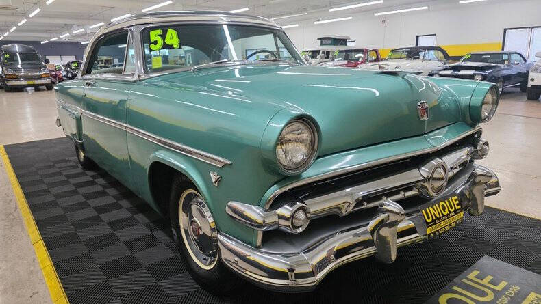 1954 Ford Crestline