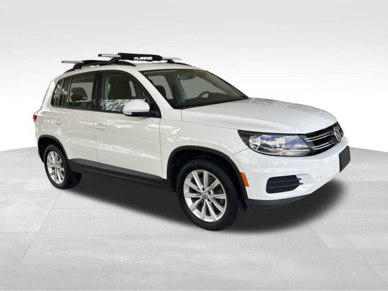 Used 2017 Volkswagen Tiguan Limited Base with VIN WVGBV7AX8HK051191 for sale in Davie, FL