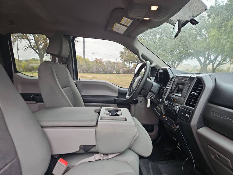 2017 Ford F-250 Super Duty XLT photo 25