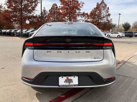 2025 Toyota Prius LE