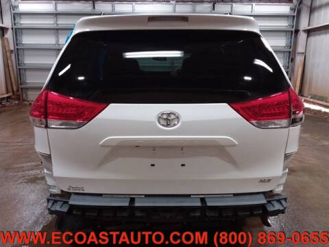 2012 Toyota Sienna XLE 7-Passenger Auto Access Seat