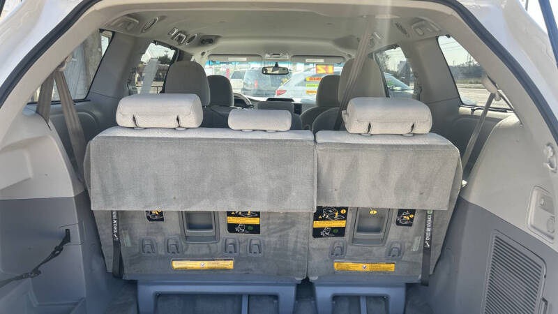 2012 Toyota Sienna LE 8-Passenger