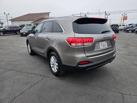 2017 Kia Sorento LX
