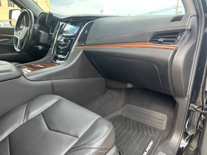 2018 Cadillac Escalade ESV Luxury