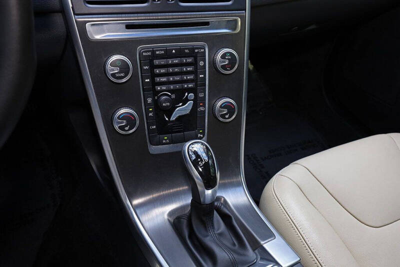 2016 Volvo XC60 T5 Premier