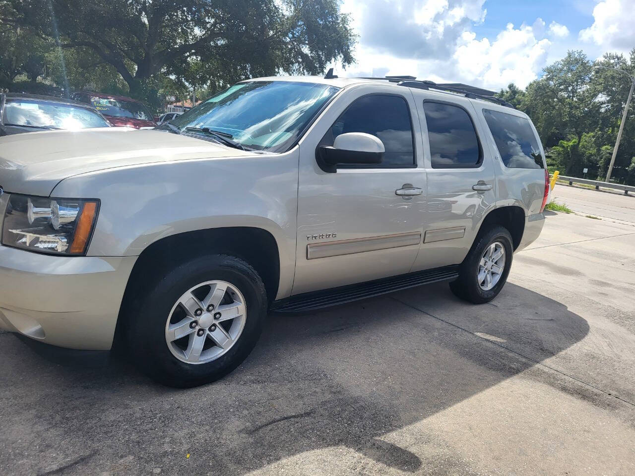 2013 Chevrolet Tahoe for sale at FAMILY AUTO BROKERS in Longwood, FL