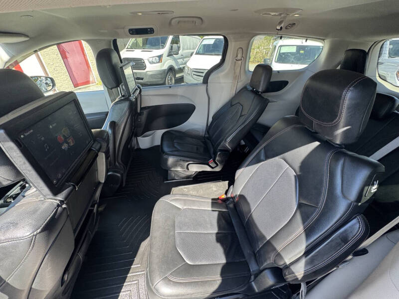 2017 Chrysler Pacifica Touring-L Plus
