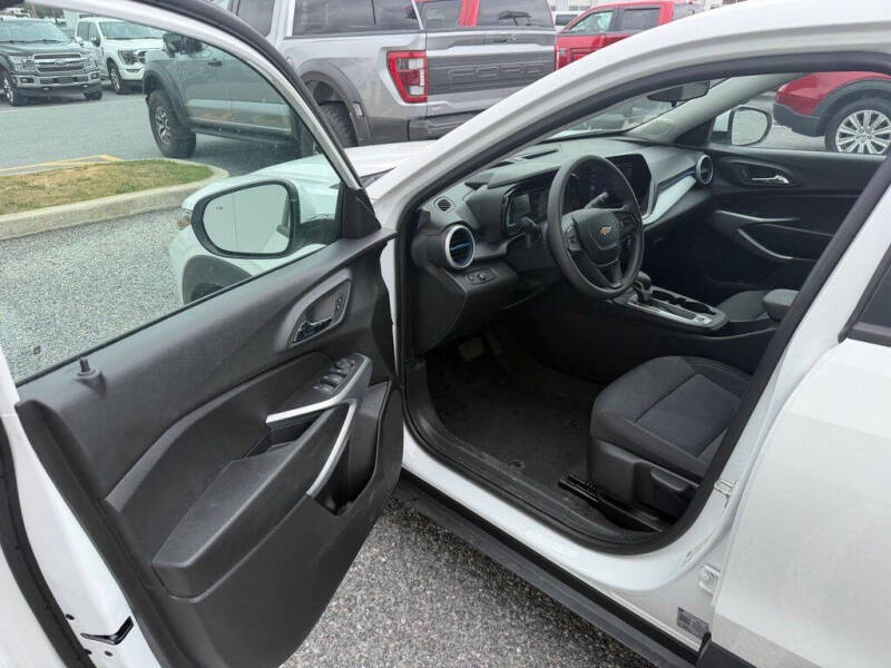 2025 Chevrolet Trax LS