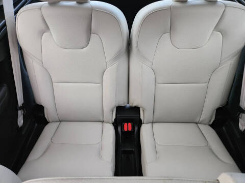 2020 Volvo XC90 T5 Momentum