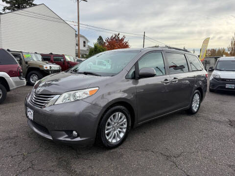 2016 Toyota Sienna XLE 8-Passenger