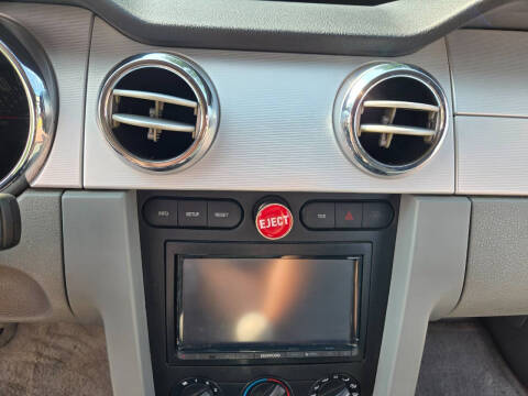 2005 Ford Mustang GT Deluxe