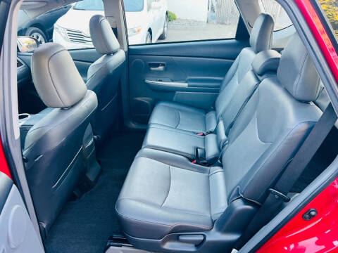 2013 Toyota Prius v Five