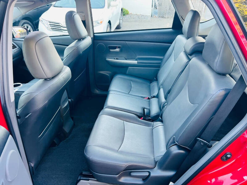2013 Toyota Prius v Five