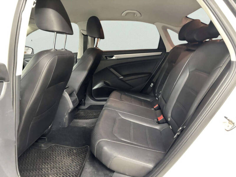 2017 Volkswagen Passat 1.8T R-Line