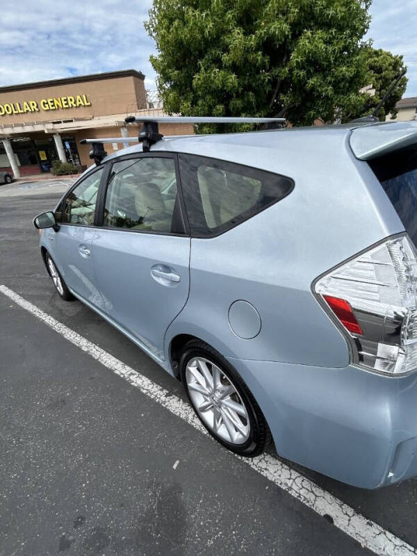 2013 Toyota Prius v Five