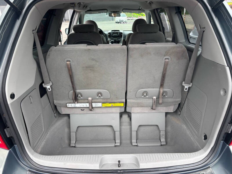 2007 Hyundai Entourage SE