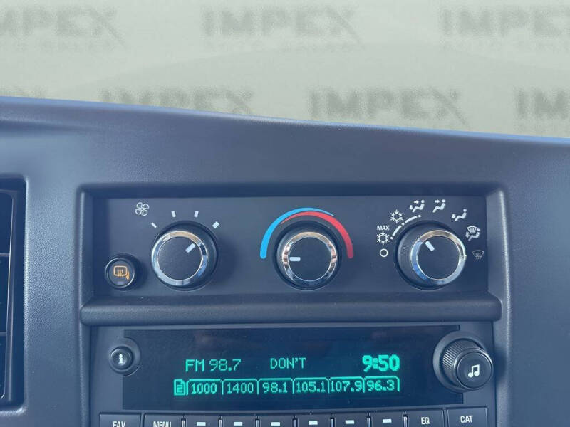 2025 Chevrolet Express LT 3500