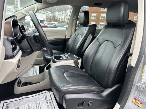 2017 Chrysler Pacifica Touring-L Plus