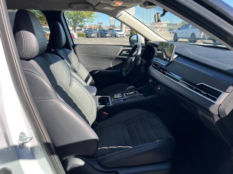 2024 Mitsubishi Outlander PHEV SE