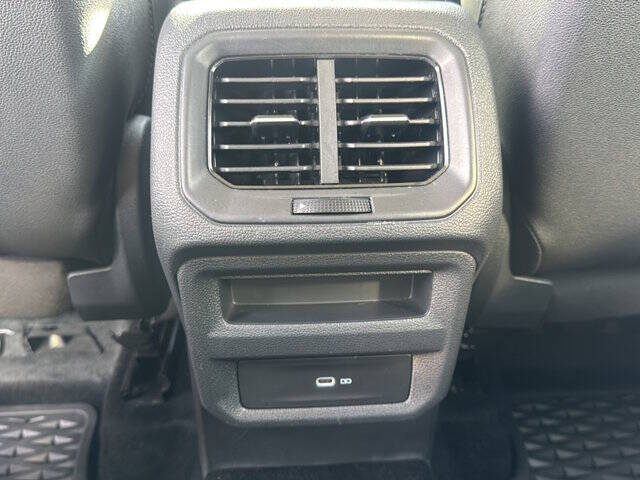 2024 Volkswagen Taos SE 4Motion