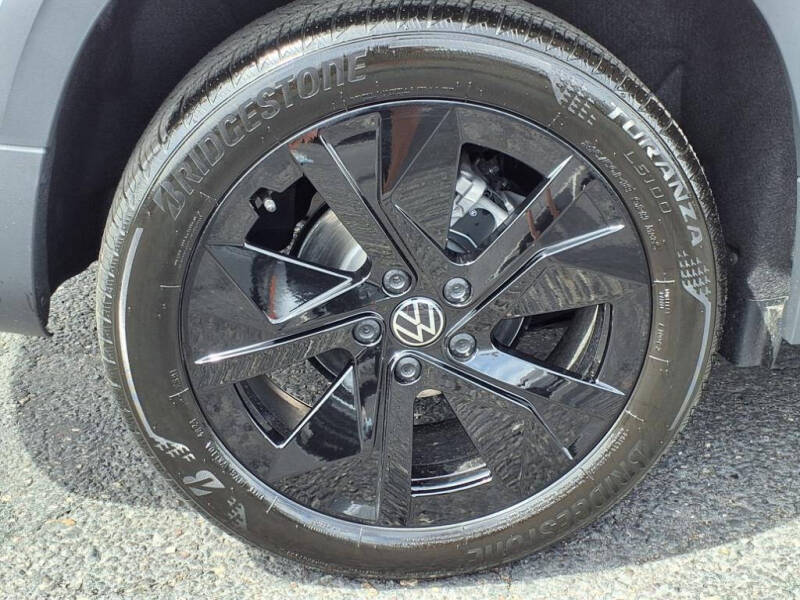 2025 Volkswagen Taos SE