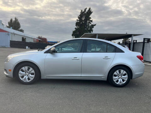 2013 Chevrolet Cruze LS Manual