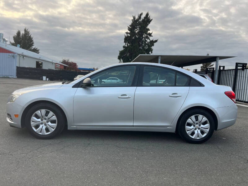 2013 Chevrolet Cruze LS Manual