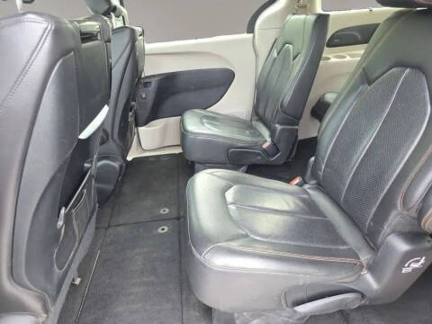 2017 Chrysler Pacifica Touring-L Plus