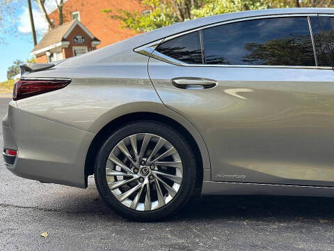 2021 Lexus ES 300h Ultra Luxury