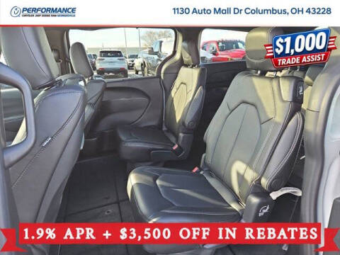 2026 Chrysler Pacifica Select