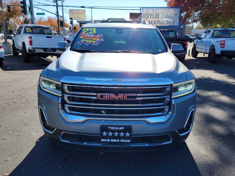 2023 GMC Acadia SLT photo 2