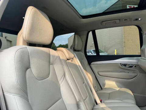 2017 Volvo XC90 T6 Momentum