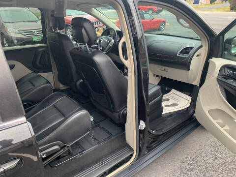 2016 Chrysler Town and Country Touring