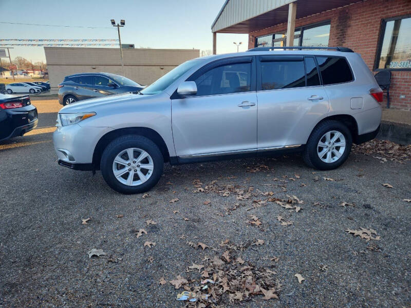 2013 Toyota Highlander Plus's photo