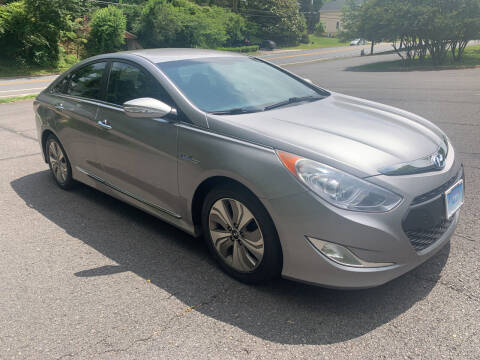 2013 Hyundai Sonata Hybrid for sale at Car World Inc in Arlington VA