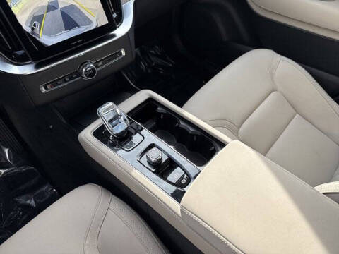 2025 Volvo XC90 B5 Plus Bright Theme 7P