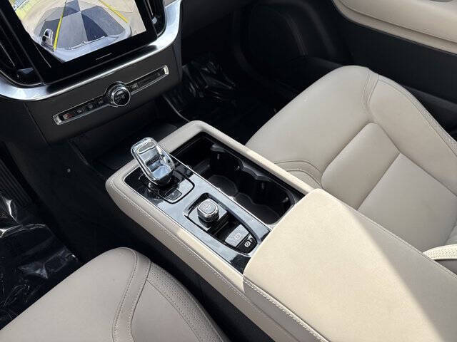 2025 Volvo XC90 B5 Plus Bright Theme 7P