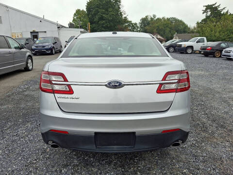 2017 Ford Taurus SE