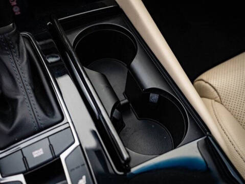 2019 Kia Cadenza Technology