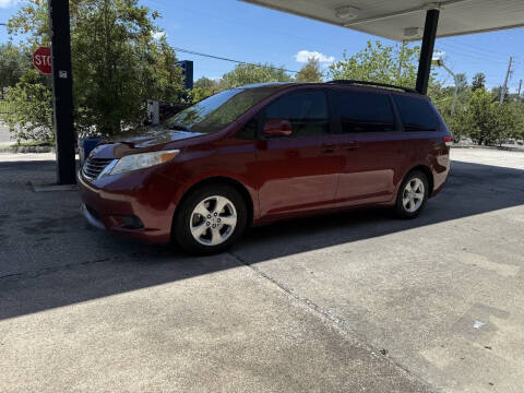 2013 Toyota Sienna LE 8-Passenger