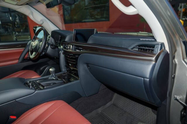 2021 Lexus LX 570 Three-Row