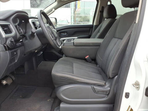 2017 Nissan Titan SV