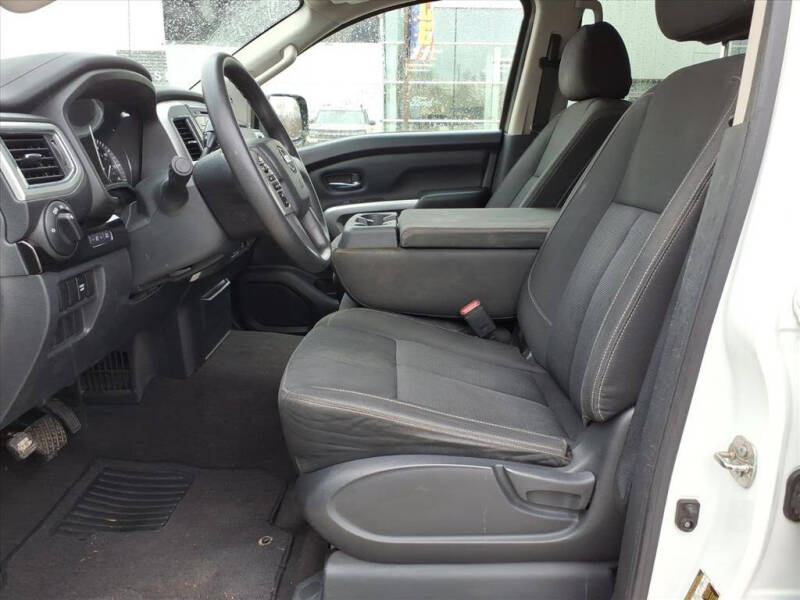 2017 Nissan Titan SV