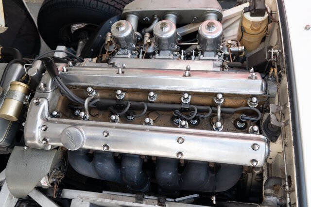 1966 Jaguar E-Type 38
