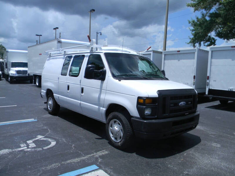 2014 Ford E-Series Econoline Van Commercial photo 2