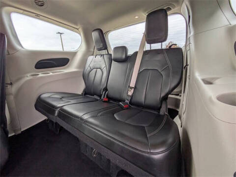 2024 Chrysler Pacifica Plug-In Hybrid Select