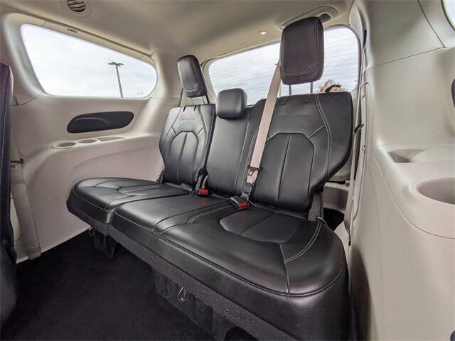 2024 Chrysler Pacifica Plug-In Hybrid Select