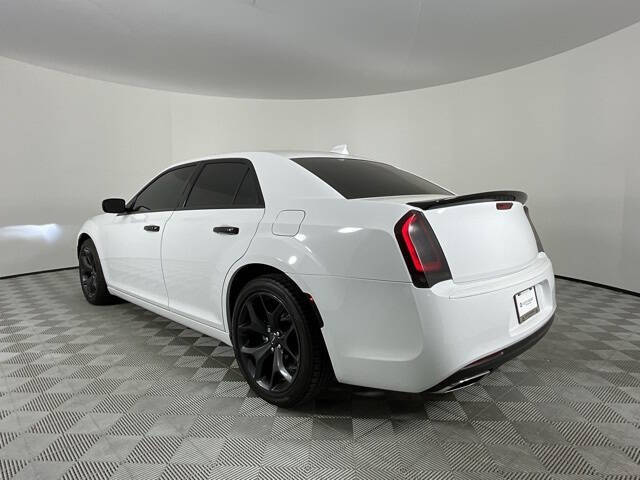 2023 Chrysler 300 Touring photo 6