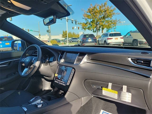 2025 Infiniti QX55 Essential