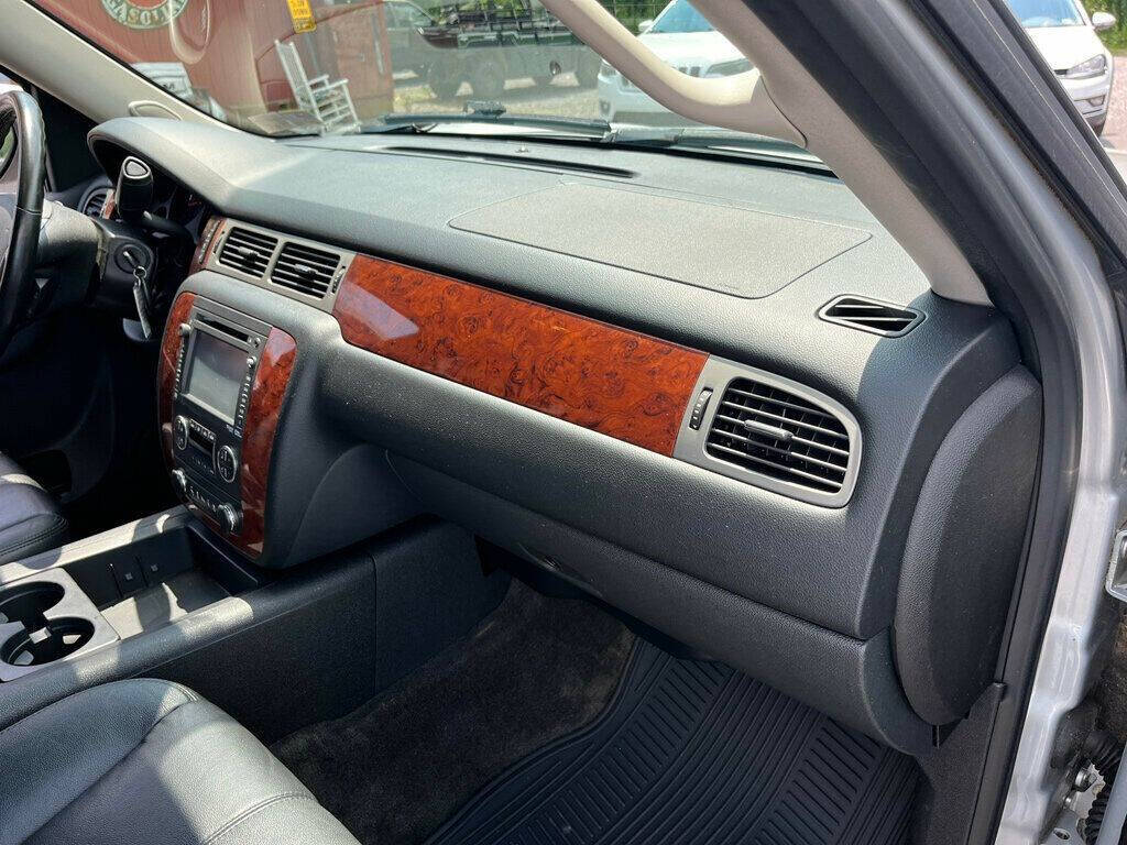 2013 Chevrolet Suburban 21